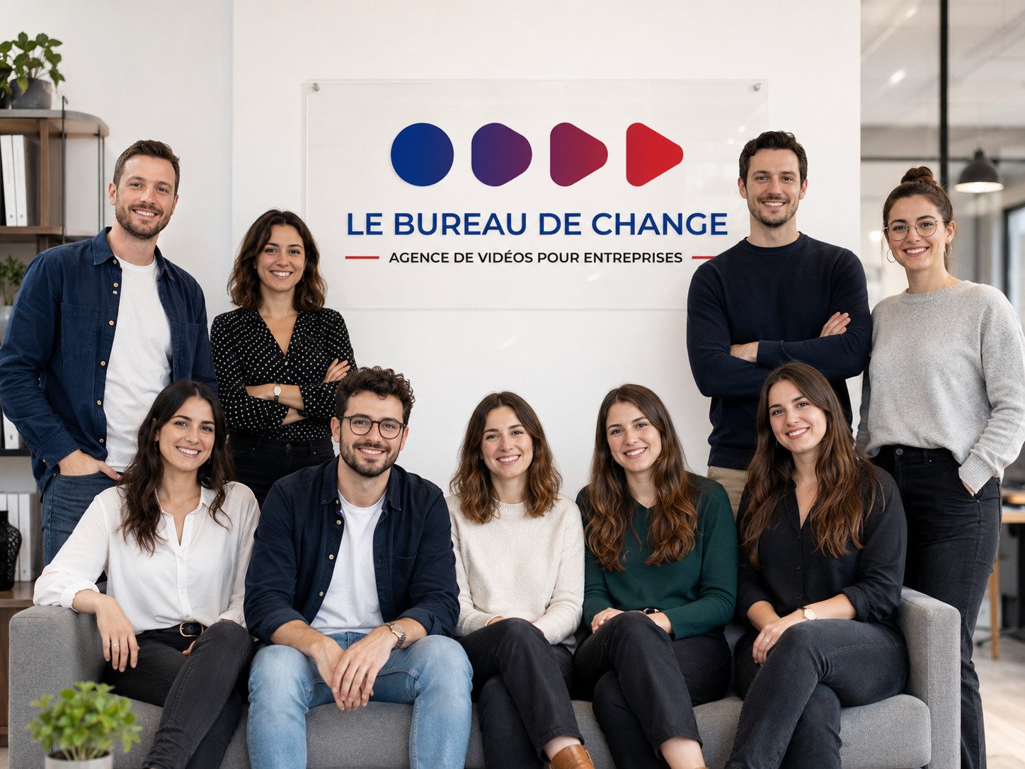 L'équipe du Bureau de Change réunie dans ses locaux à Lyon